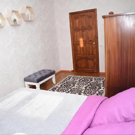3-room In The Center On Komsomolskaya Mińsk