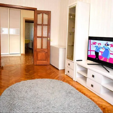 3-room In The Center On Komsomolskaya Mińsk