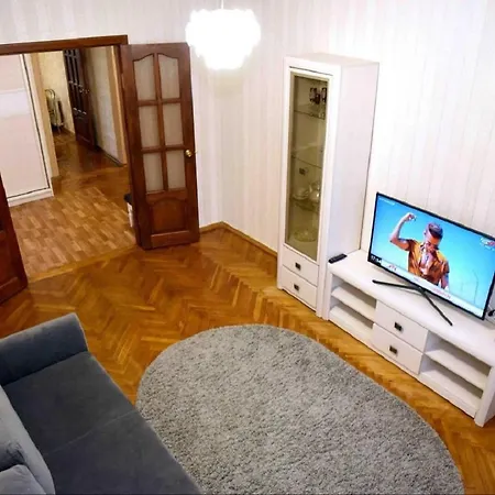 Apartament 3-room In The Center On Komsomolskaya *