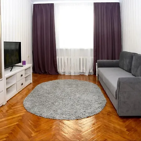 3-room In The Center On Komsomolskaya *