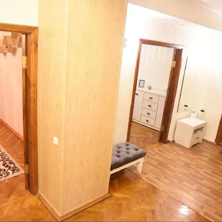 3-room In The Center On Komsomolskaya *