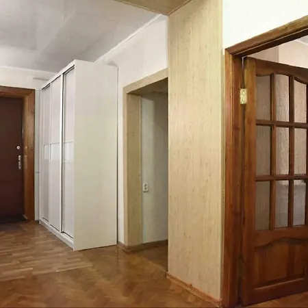3-room In The Center On Komsomolskaya