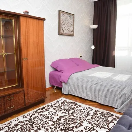 3-room In The Center On Komsomolskaya *