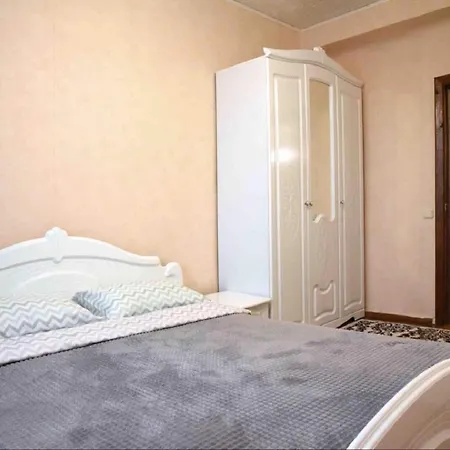 3-room In The Center On Komsomolskaya *